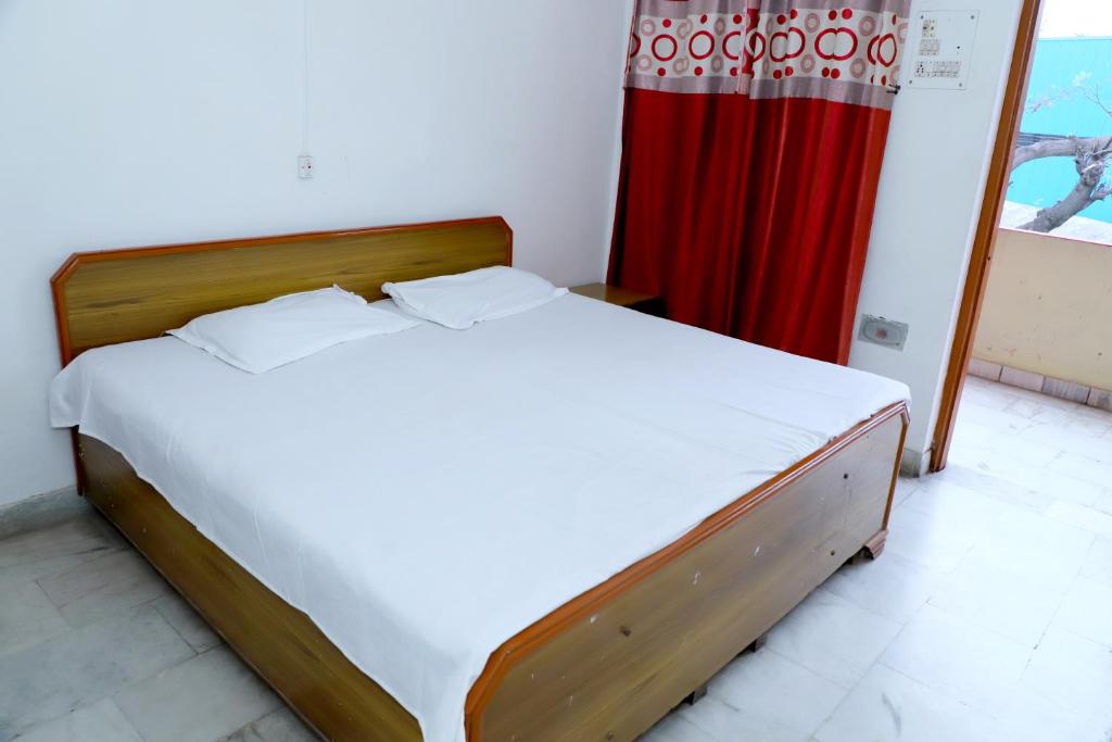 Säng eller sängar i ett rum på Madhuban Homestay, Natraj Chowk