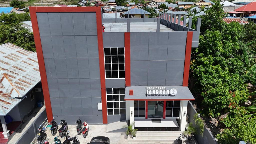 an overhead view of a building with people standing outside at Penginapan Jangkar in Luwuk