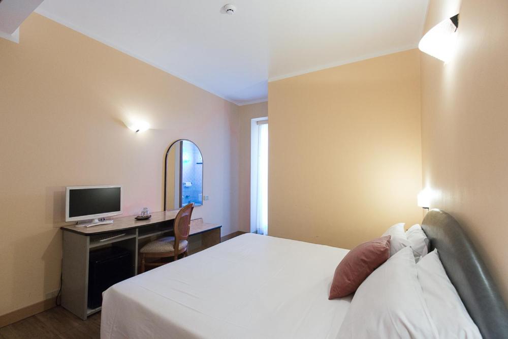 A bed or beds in a room at Hotel Trevi Riccione, in centro sul mare con cucina