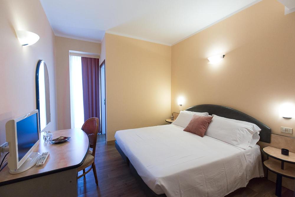 Hotel Trevi Riccione, in centro sul mare con cucina - Resim 25