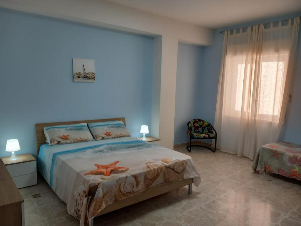 a bedroom with a bed with a starfish on it at MareFuori in Giardini Naxos