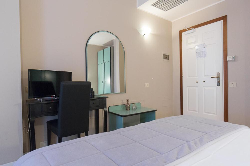 A bed or beds in a room at Hotel Trevi Riccione, in centro sul mare con cucina
