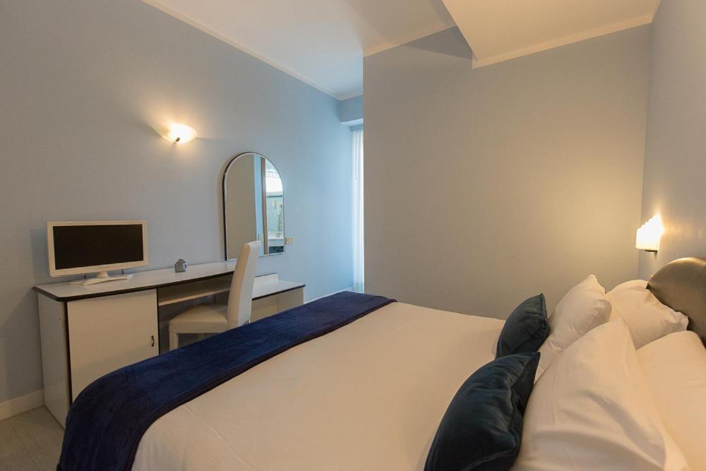 Hotel Trevi Riccione, in centro sul mare con cucina - Resim 26