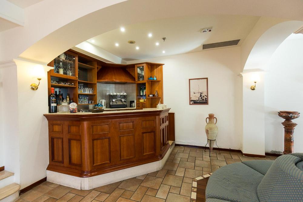 The lounge or bar area at Hotel Trevi Riccione, in centro sul mare con cucina