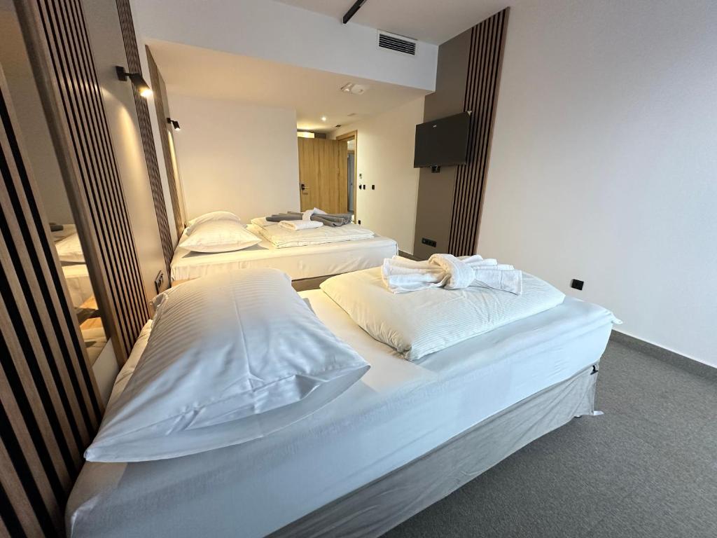 Postel nebo postele na pokoji v ubytování Hotel Suljovic