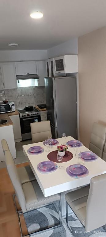 Kuchyň nebo kuchyňský kout v ubytování Apartman LARA
