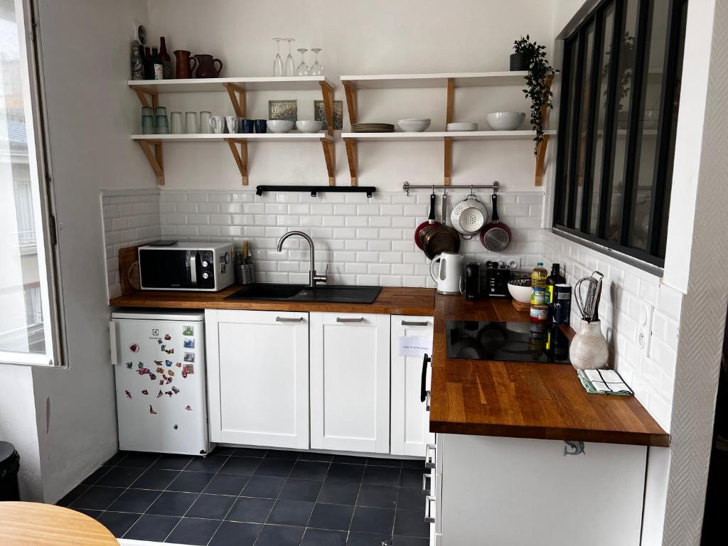 Dapur atau dapur kecil di Joli logement r&eacute;nov&eacute; proche centre-ville