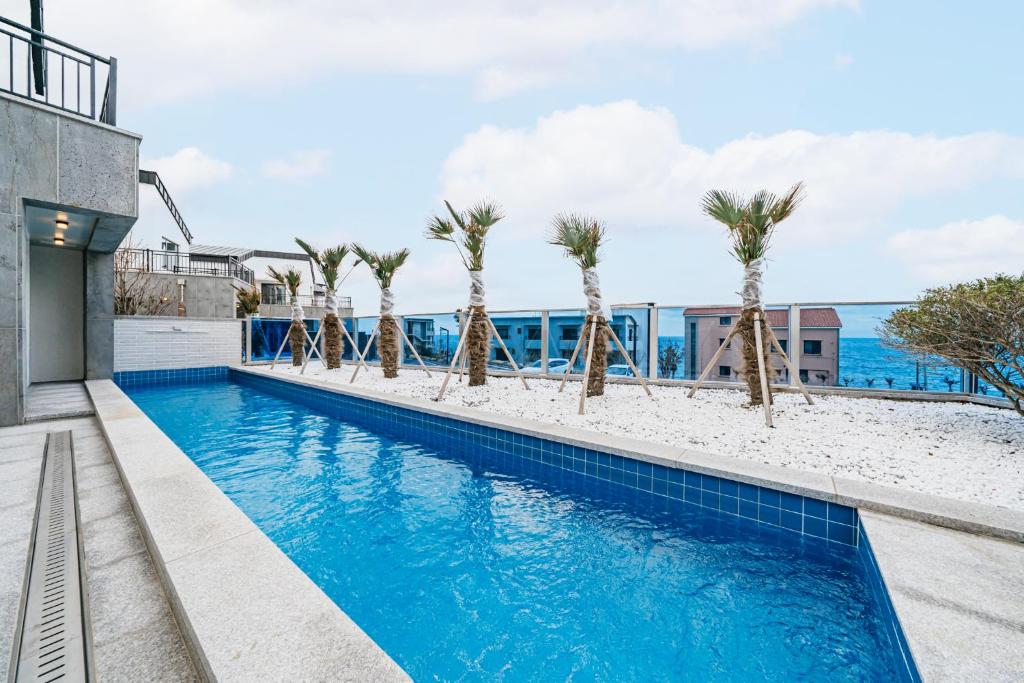 Bazén v ubytování Ddosi Aewol Pool Villa nebo v jeho okolí