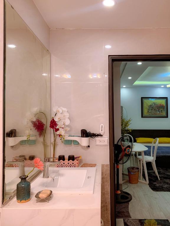 a bathroom with a sink and a mirror at Green Line Long Bien - Serviced Apartment - Ngoc Thuy - Hanoi in Hanoi