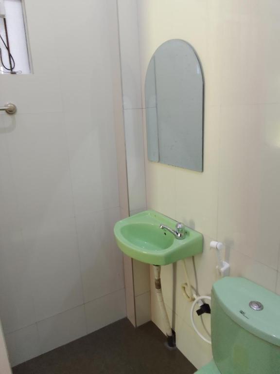 Koupelna v ubytování Serene Inn Kandana