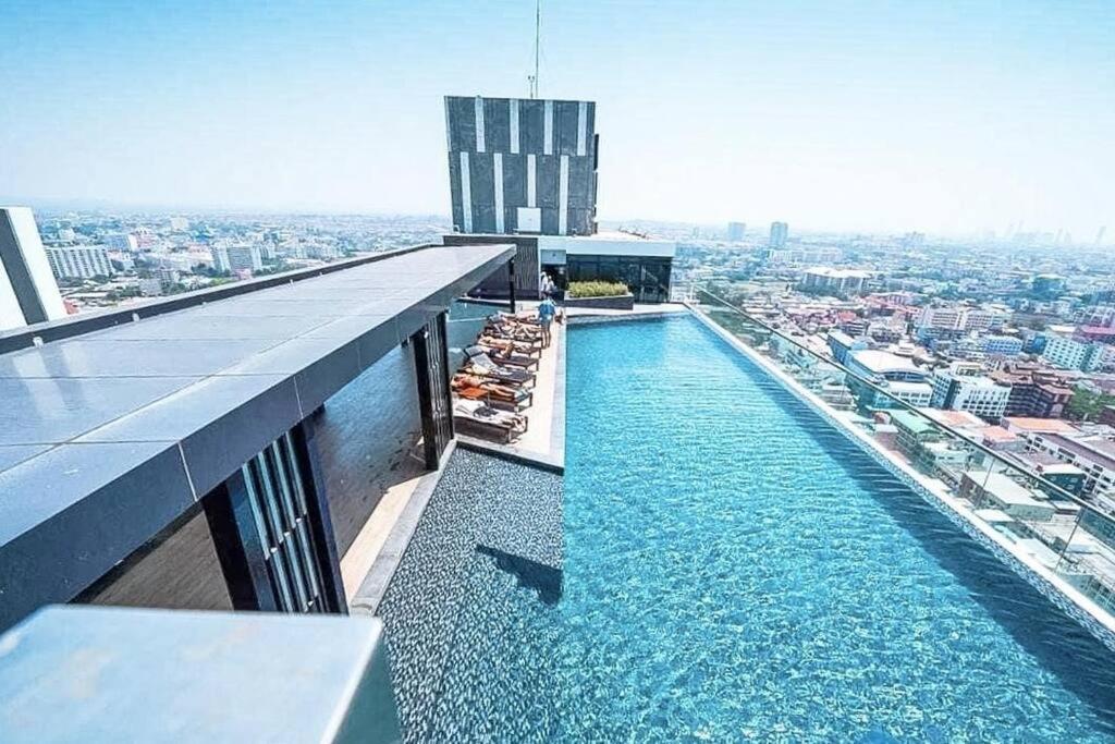a swimming pool on the top of a building at Best Pool with 360 View of Pattaya & Best Location in Pattaya Central