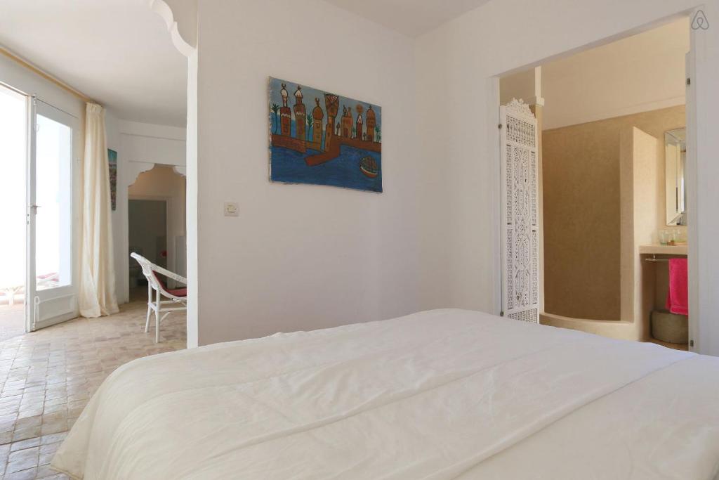 Postel nebo postele na pokoji v ubytování Villa vue mer Mirleft - ménage et Cuisinière à mi-temps