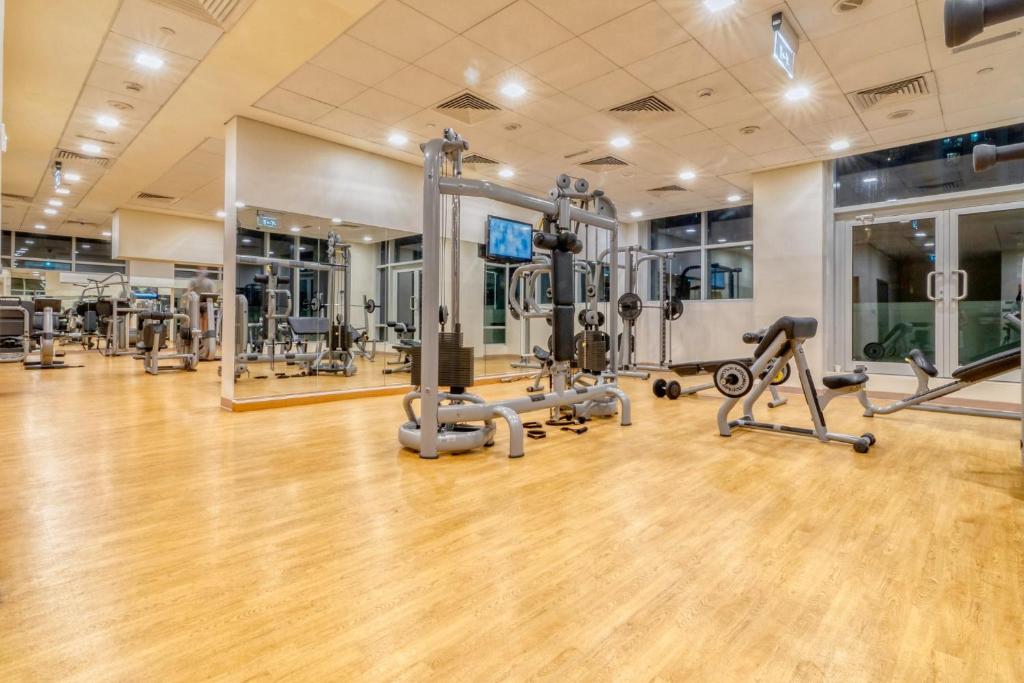 Fitness centrum a/nebo fitness zařízení v ubytování The Lofts - Luxurious space with Burj Khalifa View