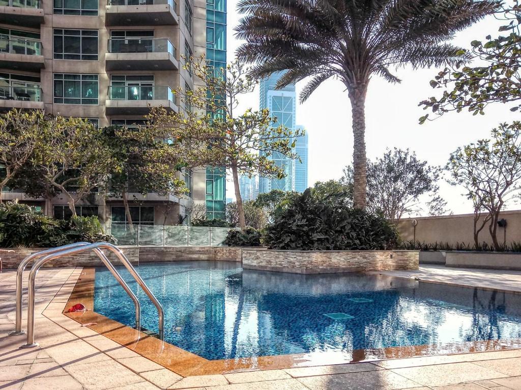 Bazén v ubytování The Lofts - Luxurious space with Burj Khalifa View nebo v jeho okolí
