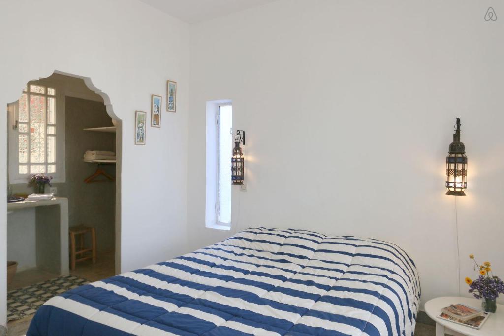 Postel nebo postele na pokoji v ubytování Villa vue mer Mirleft - ménage et Cuisinière à mi-temps