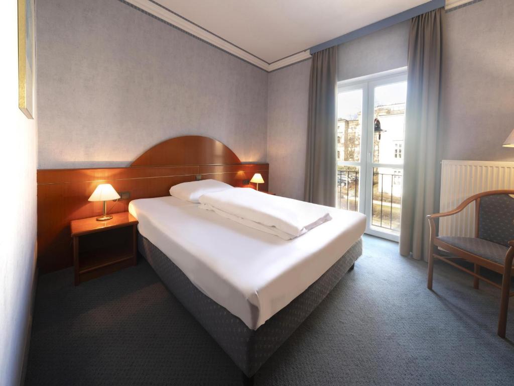 Voodi või voodid majutusasutuse B&B HOTEL Gotha-Hbf toas