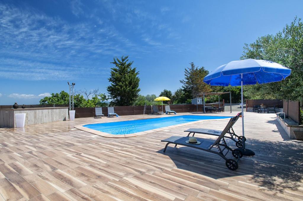 Bazén v ubytování Villa Luna e' Pedra - Suite in Villa con Vista sulla Baia di Alghero e Piscina nebo v jeho okolí