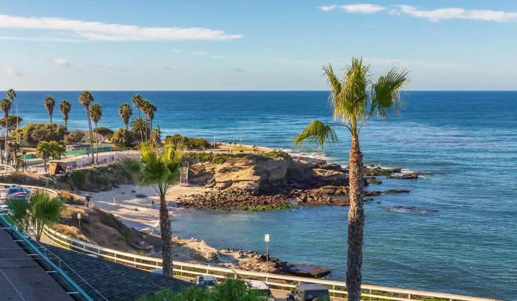 رزرو هتل، La Jolla Cove-Oceanfront 5600 SF 3BR+ Loft 5BA House بهترین موقعیت دهکده در همه جا پیاده روی، آژانس مسافرتی آسمان سپید
