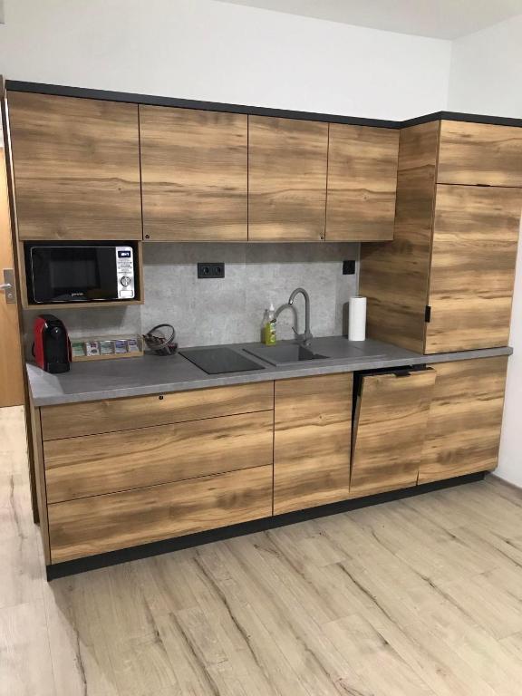 Köök või kööginurk majutusasutuses D&D Wellness Apartmanok - Dávid Wellness Apartman