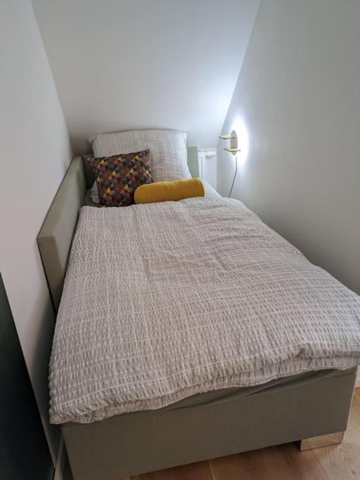 Postel nebo postele na pokoji v ubytování Suite 13 im Wald mit Balkon