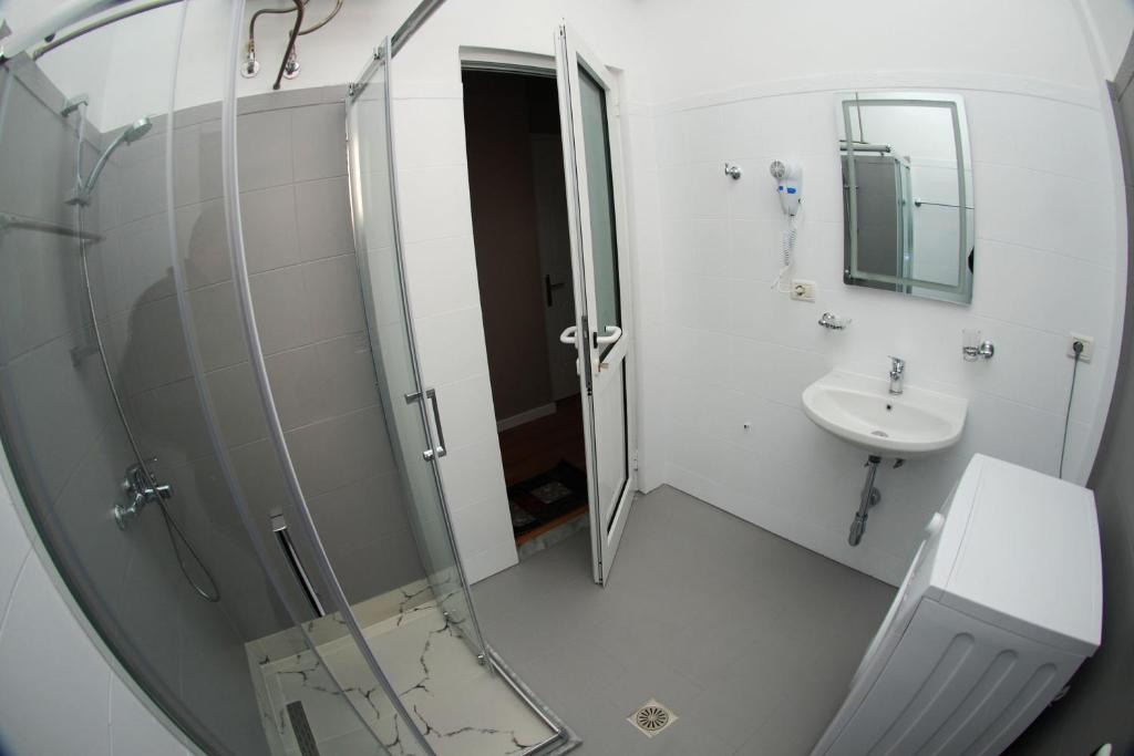 Kupatilo u objektu Hotel Vila Alvin & Apartments
