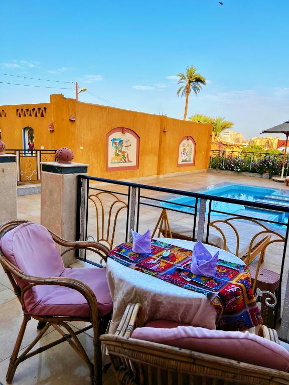 Bazén v ubytování Jewel Howard Carter Hotel nebo v jeho okolí