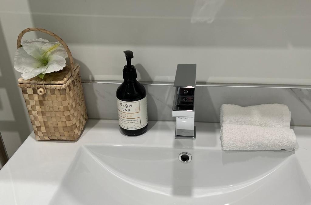 3Mins to Hospital & Hagley Park - Resim 8