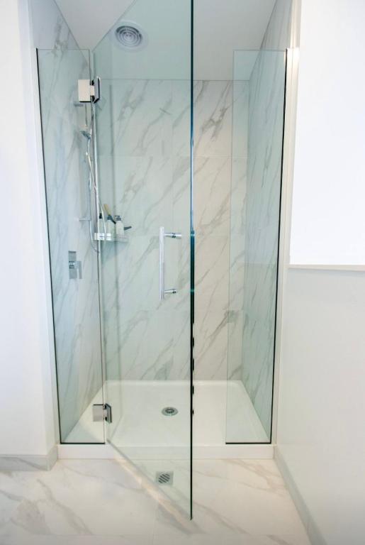 3Mins to Hospital & Hagley Park - Resim 29