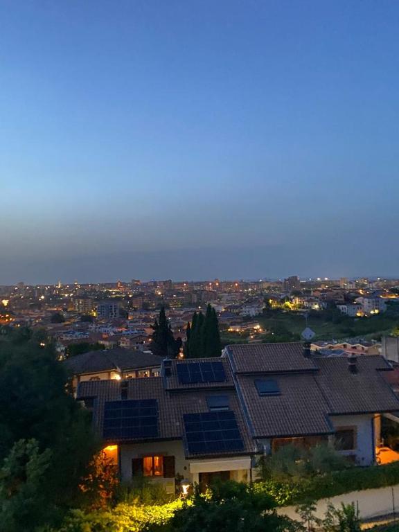Nespecifikovaný výhled na destinaci Pescara nebo výhled na město při pohledu z penzionu