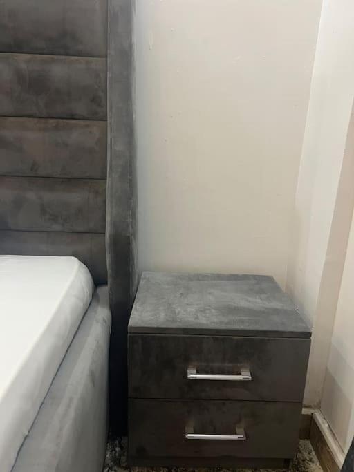 Postel nebo postele na pokoji v ubytování Cozy Studio in Asokoro+fast WiFi