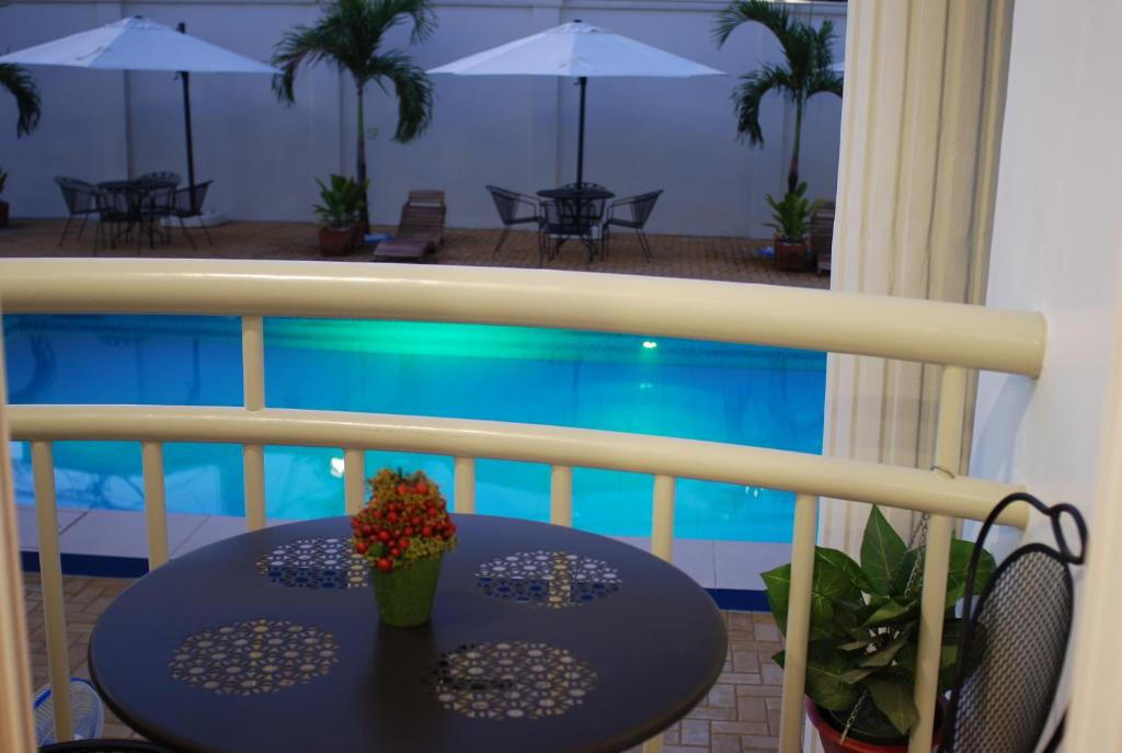Bazén v ubytování shillahotel and resort nebo v jeho okolí