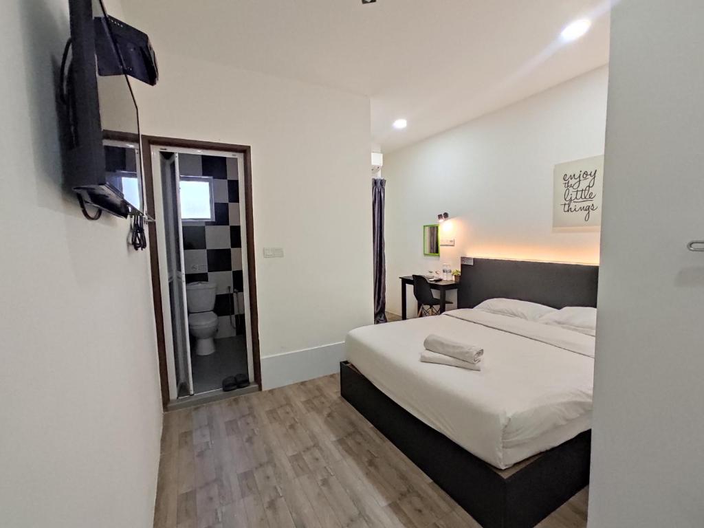 Postel nebo postele na pokoji v ubytování Tambun Warm Hotel