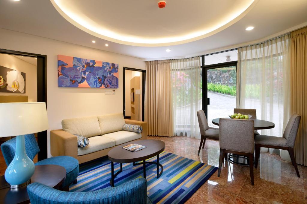 Surya Hotel & Cottages Prigen - КОМНАТ С ТЕРРАСА