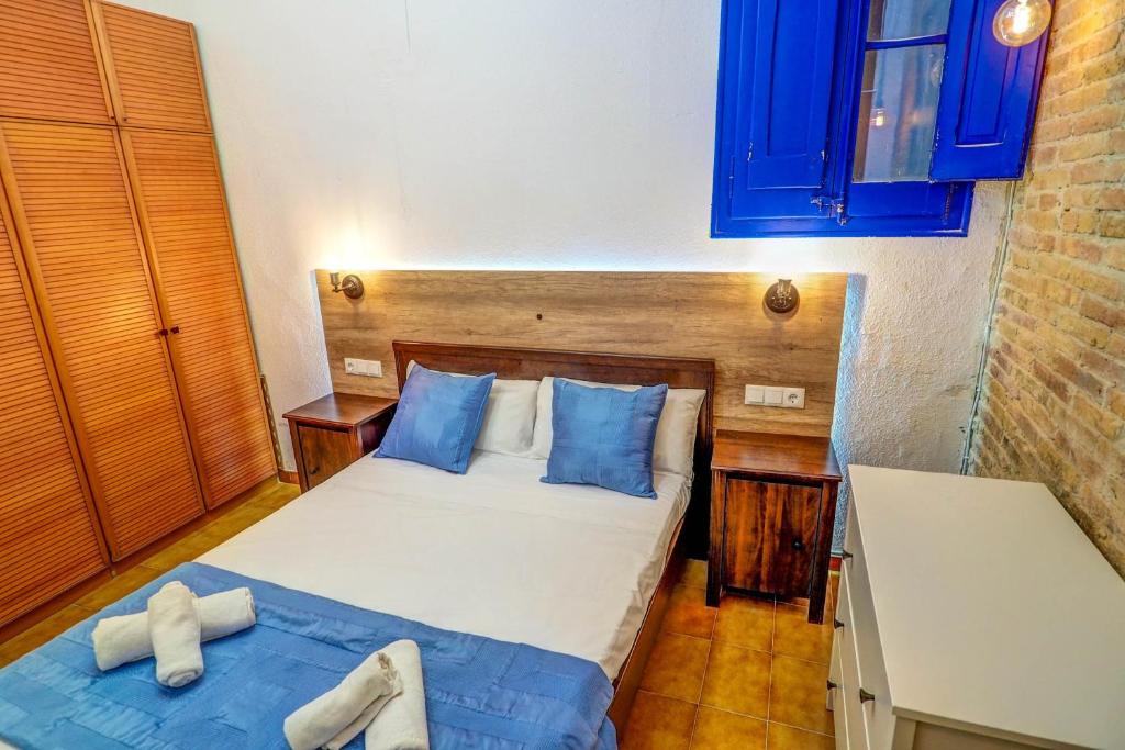 A bed or beds in a room at Charming Patio by Hello Homes Sitges
