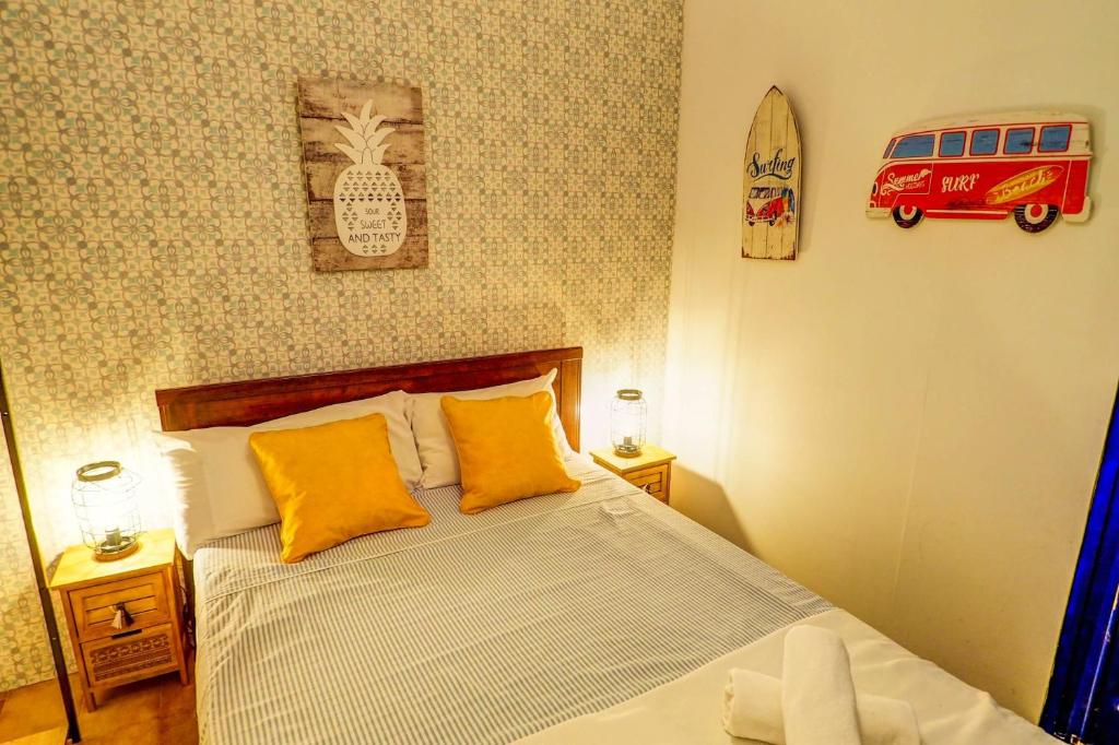A bed or beds in a room at Charming Patio by Hello Homes Sitges