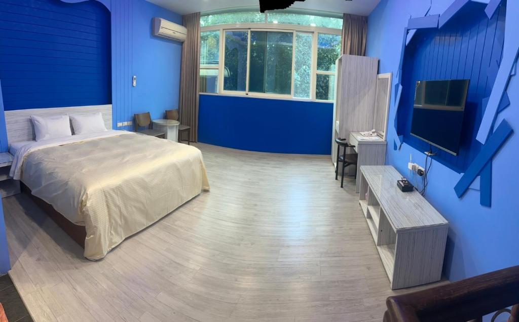 Postel nebo postele na pokoji v ubytování 溫沙堡汽車旅館 Windsor Castle Garden Motel