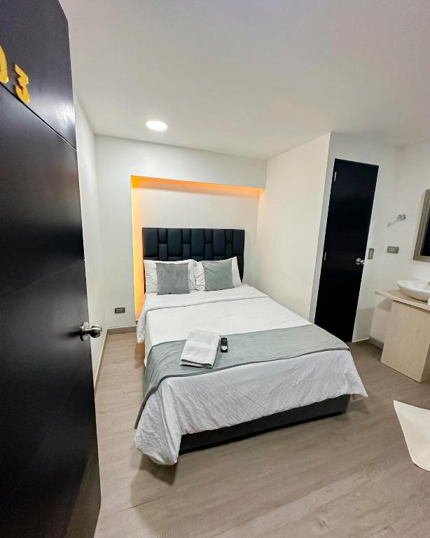 Postel nebo postele na pokoji v ubytování Orbe Hotel Medellín