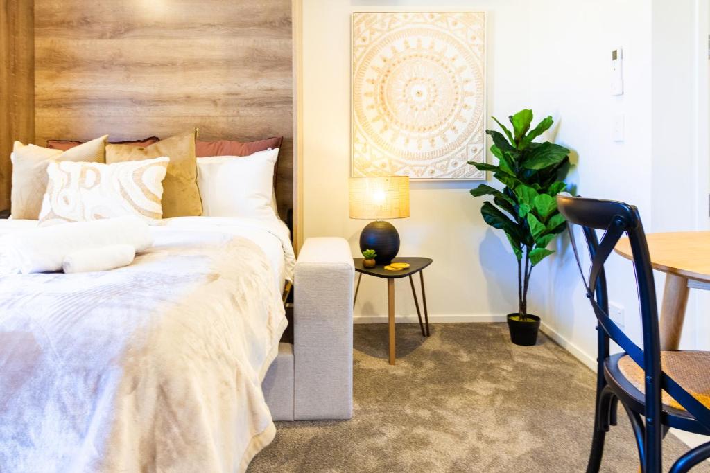 Central Oasis: Charming Studio with Backyard - Resim 2