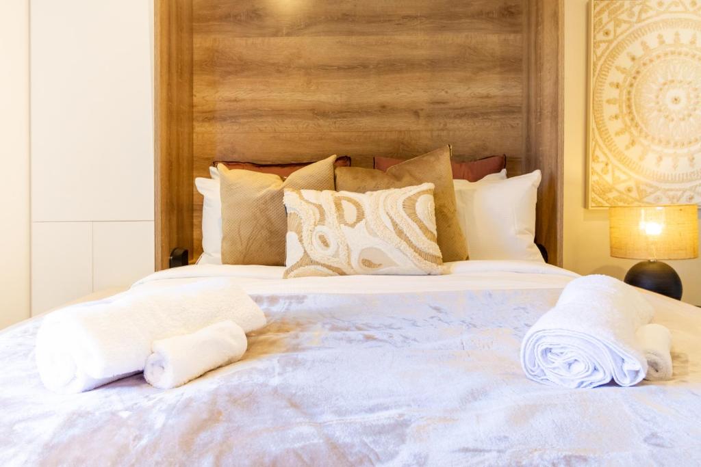 Central Oasis: Charming Studio with Backyard - Resim 16