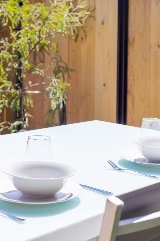 Central Oasis: Charming Studio with Backyard - Resim 23