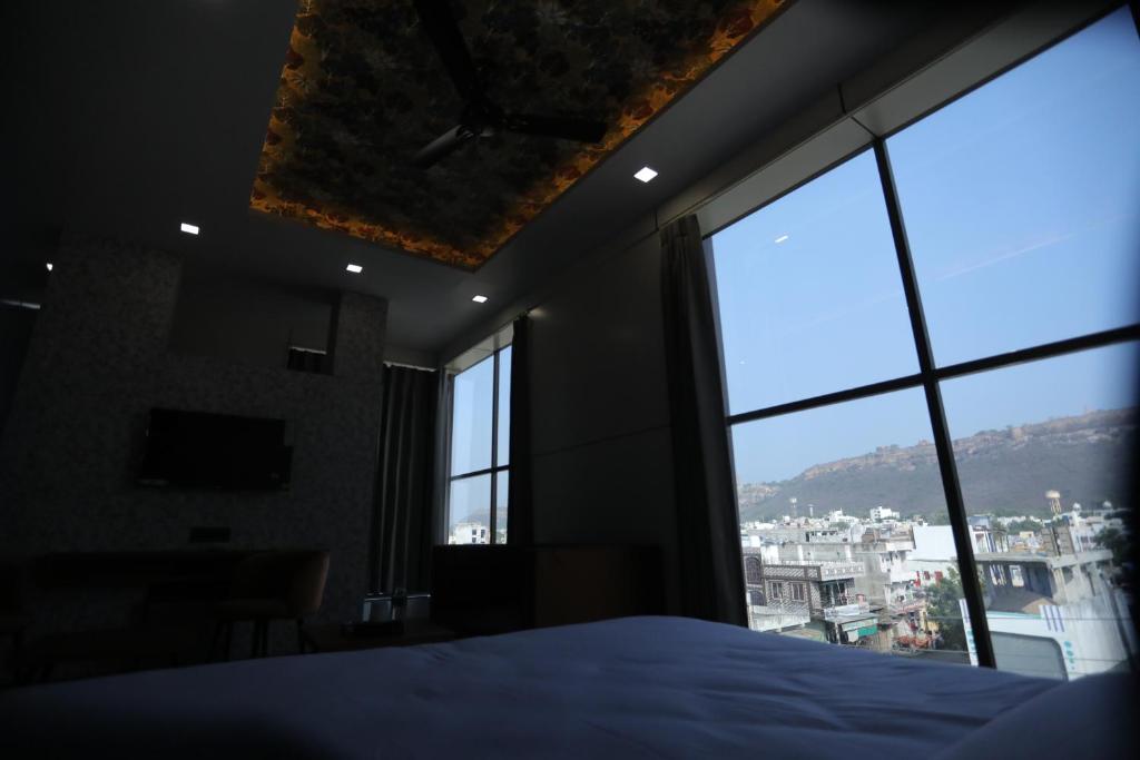 Hotel Pride Of Chittor - Classic Triple Room
