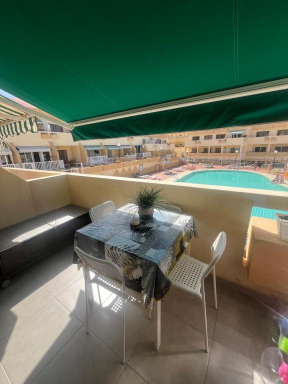 The swimming pool at or close to Sunny pool view & Airco apartament Symon Mareverde