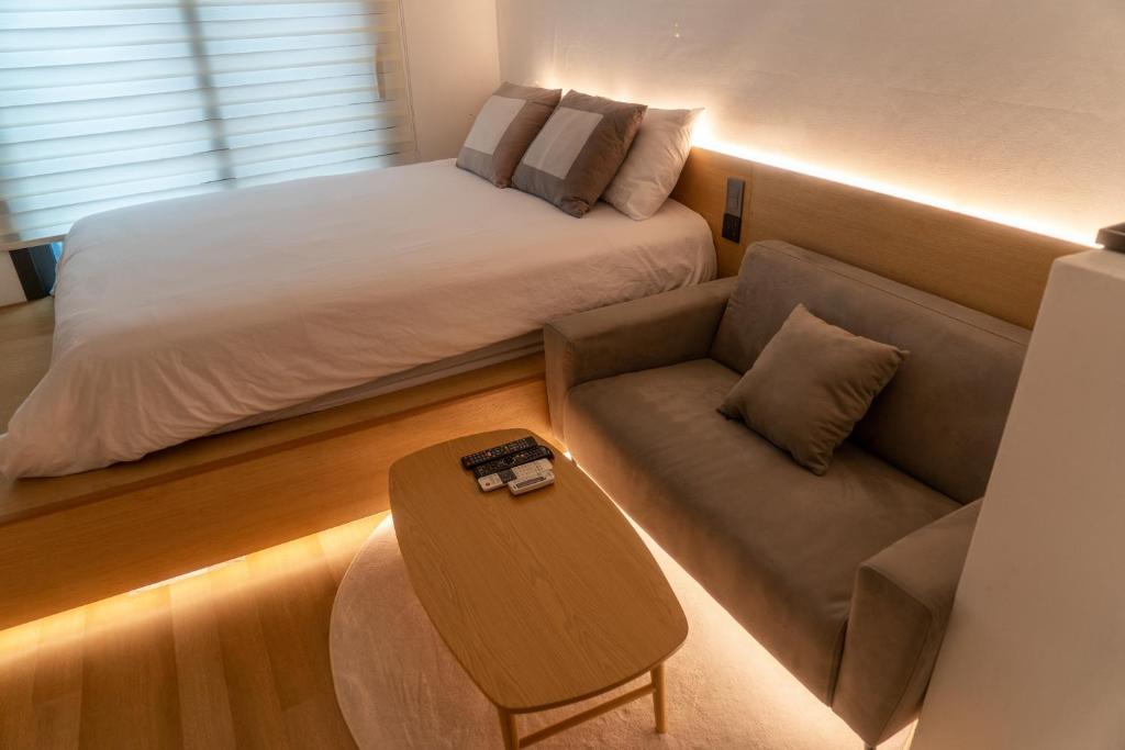 Myeongdong Artmonstay - Camera Queen Con Due Letti Queen Size