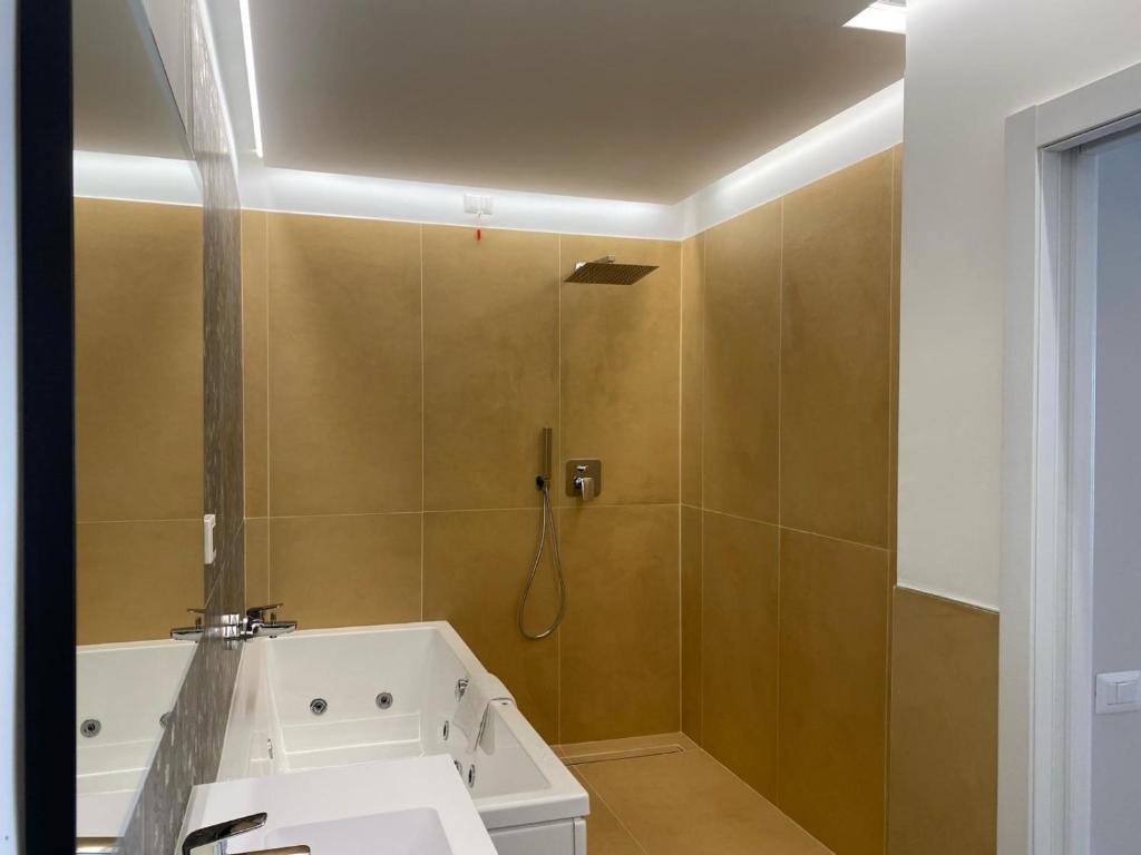 Een badkamer bij Oasi Village Hotel