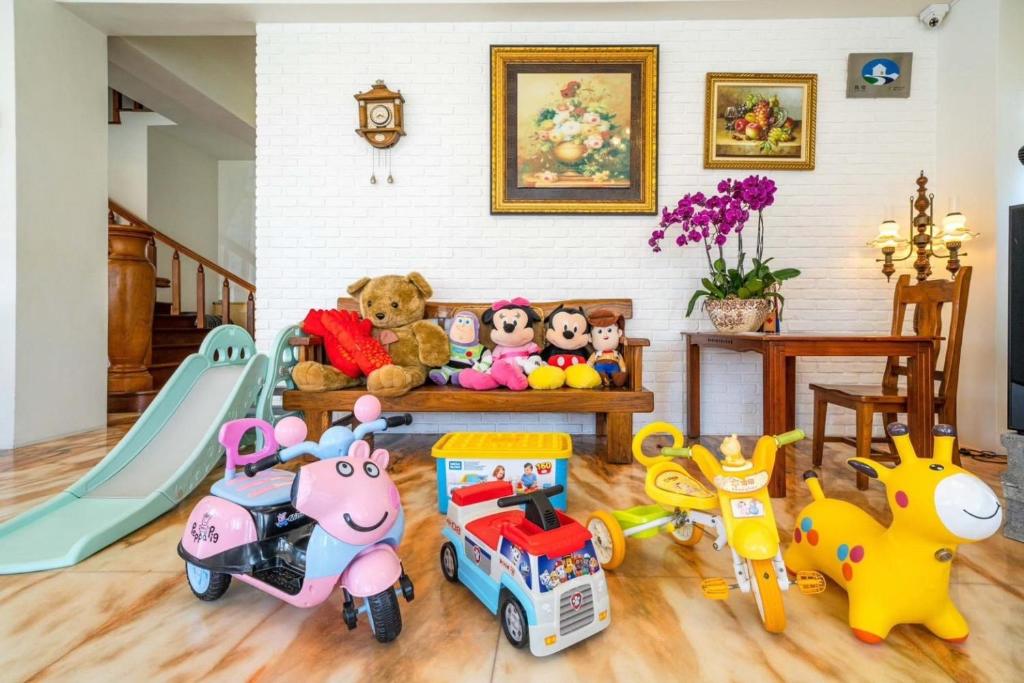 a room with toys and a bench with stuffed animals at Alps Garden B&amp;B in Wujie