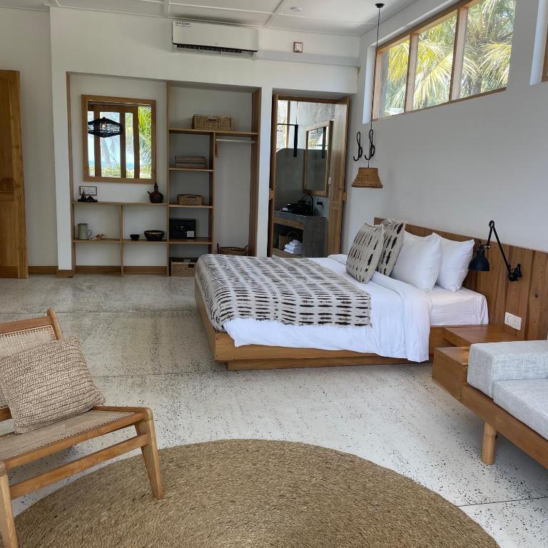 Postel nebo postele na pokoji v ubytování La Playa Beach Club