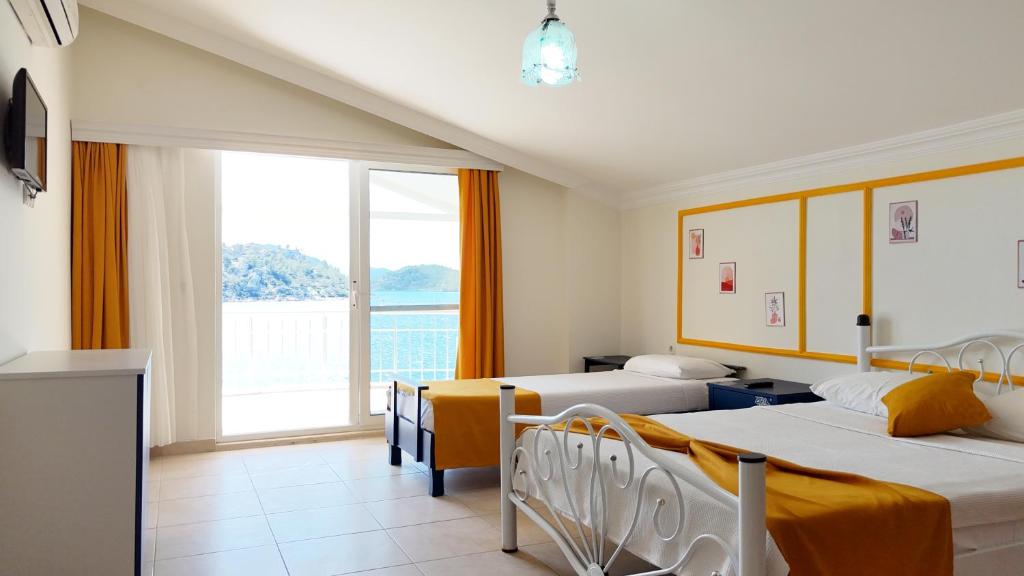 Postel nebo postele na pokoji v ubytování Yazıcı Otel Bozburun