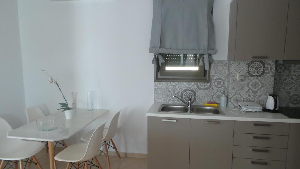 Niovi Boutique Apartments - 7