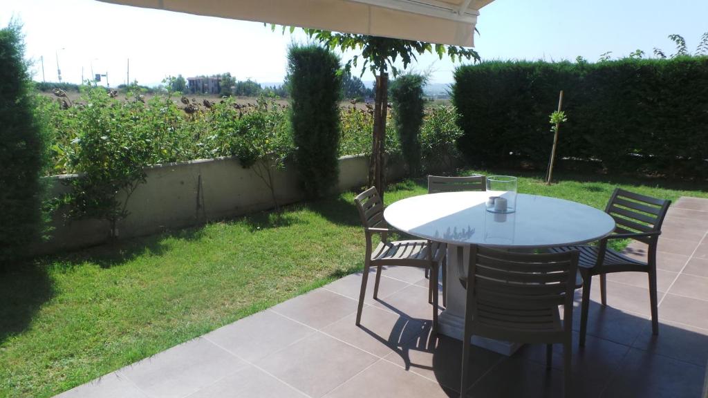 Niovi Boutique Apartments - 8