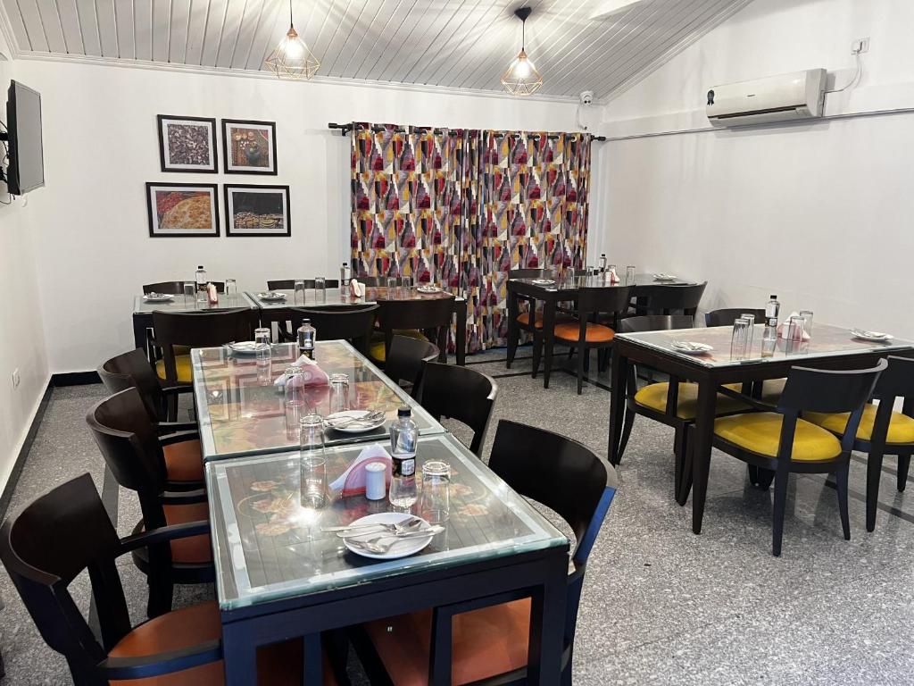 Posezení v ubytování HOTEL METROPOLIS SRINAGAR